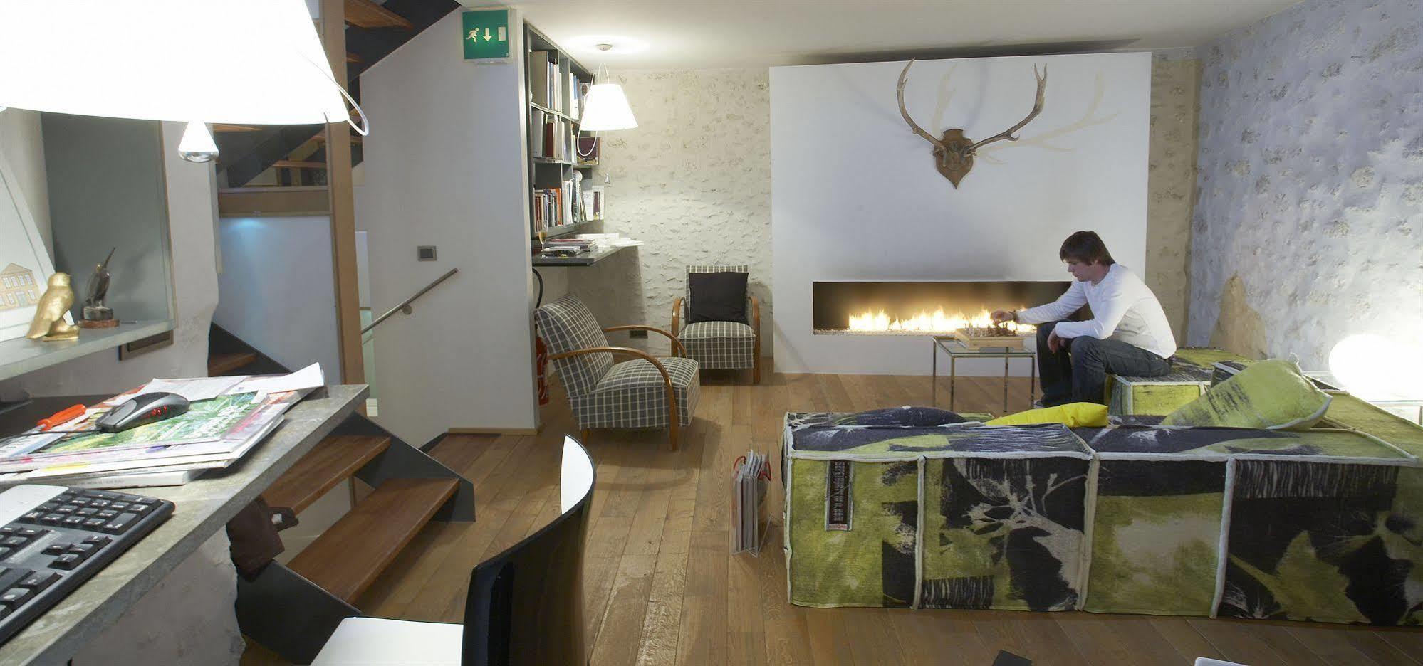 Design Hotel Des Francs Garcons Saint-Sauvant  Ngoại thất bức ảnh